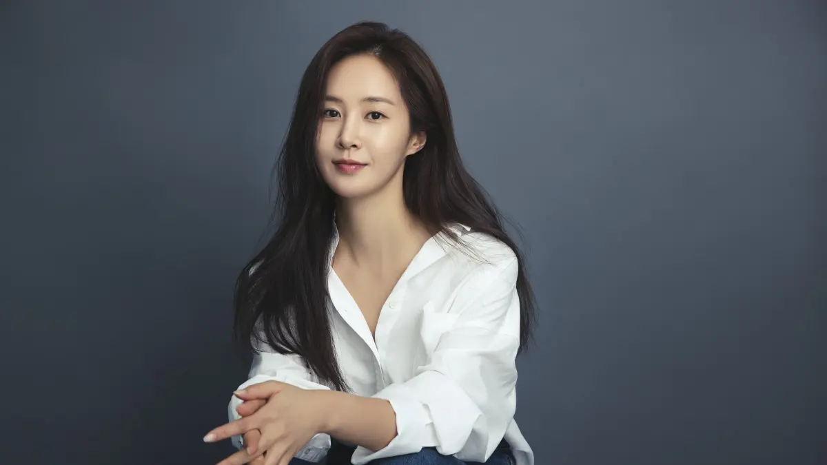 Image for Girls' Generation's Yuri lends her face and voice to an AI clone in ENA medical documentary Unspoken Words
