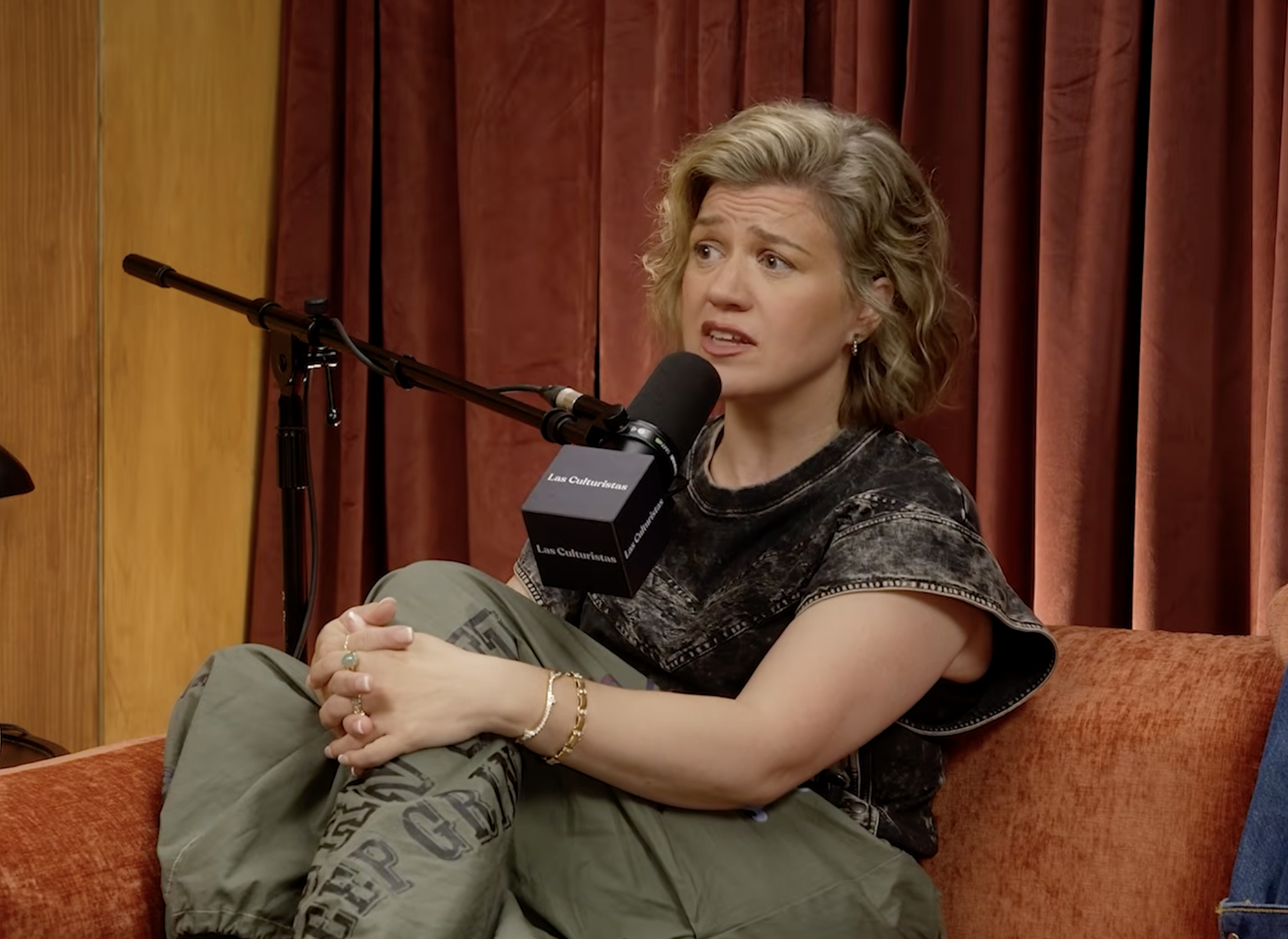 Image for Kelly Clarkson says she loves AI but wants AI acts kept off the human charts