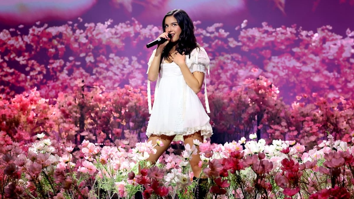 Image for Olivia Rodrigo's fan channel answers AI claims over her Chappell Roan video