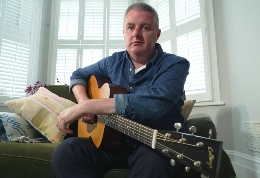 Image for Singer-songwriter Samuel Smith uses AI demos to keep making music with Parkinson's