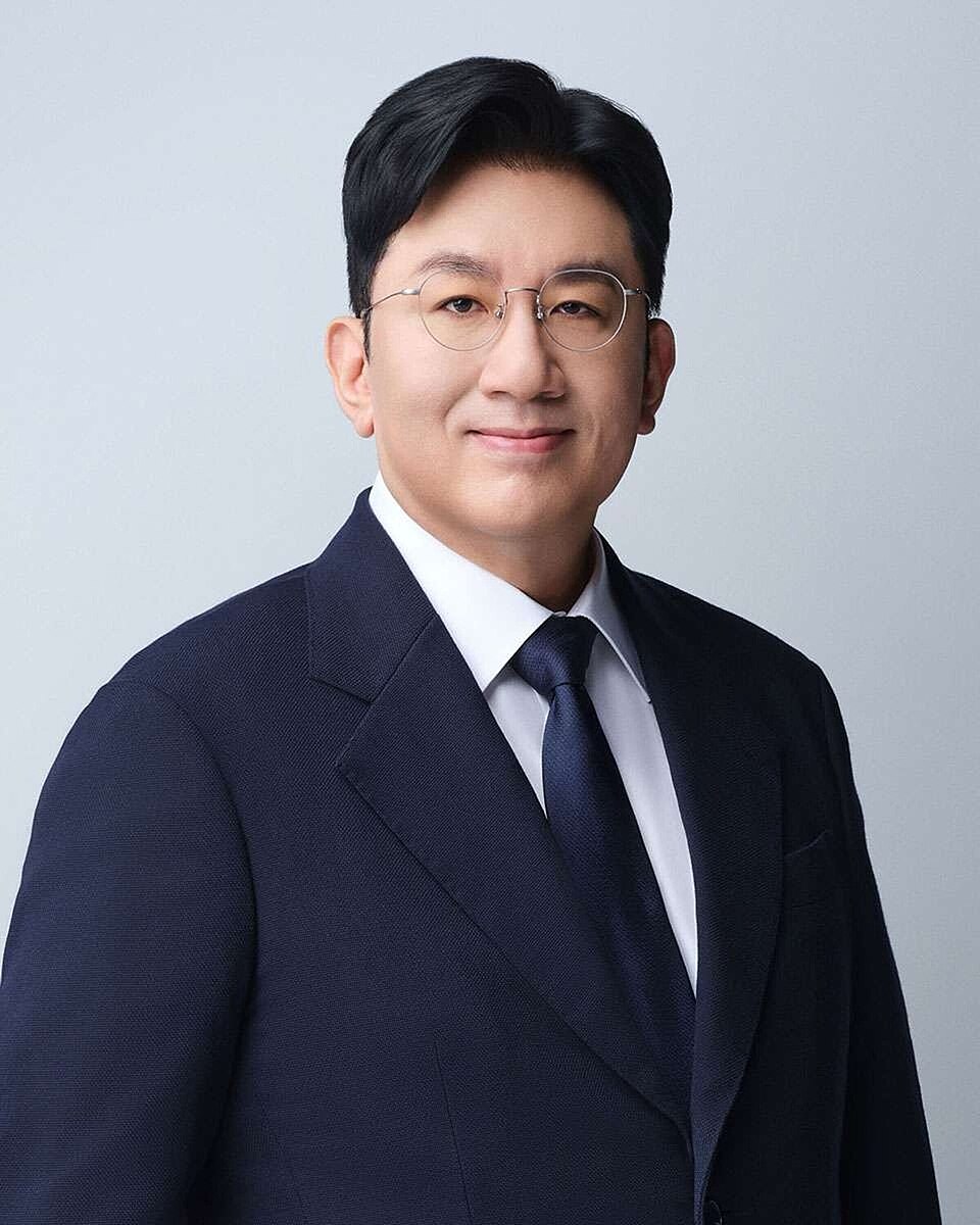 Portrait of Bang Si Hyuk