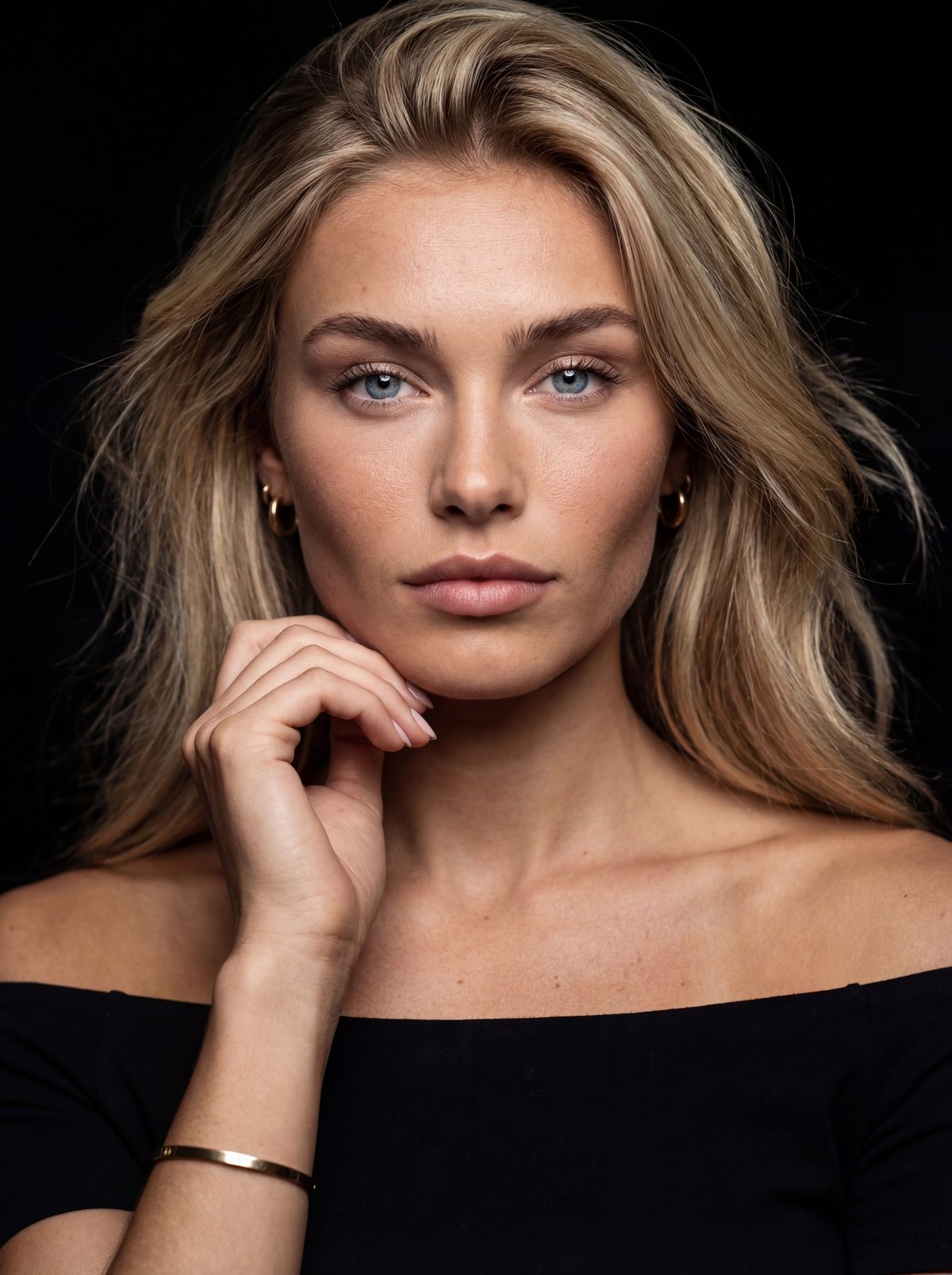 Portrait of Mia Zelu